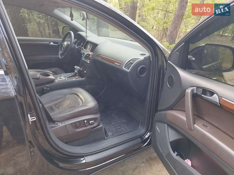 Позашляховик / Кросовер Audi Q7 2010 в Охтирці