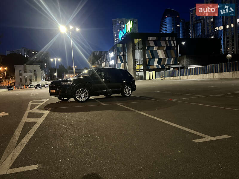 Внедорожник / Кроссовер Audi Q7 2016 в Киеве