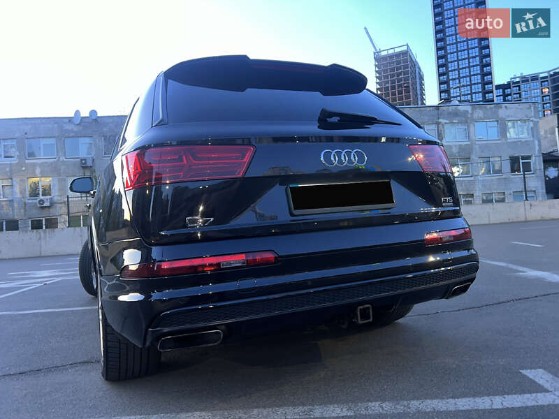 Внедорожник / Кроссовер Audi Q7 2016 в Киеве