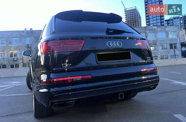 Внедорожник / Кроссовер Audi Q7 2016 в 