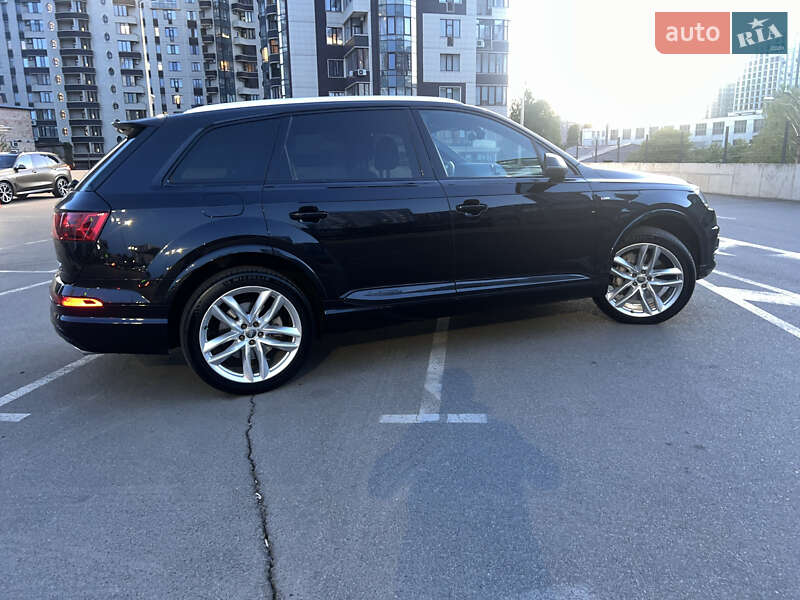 Внедорожник / Кроссовер Audi Q7 2016 в Киеве