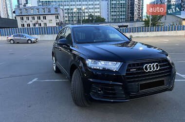 Внедорожник / Кроссовер Audi Q7 2016 в 