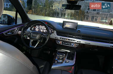 Внедорожник / Кроссовер Audi Q7 2016 в 