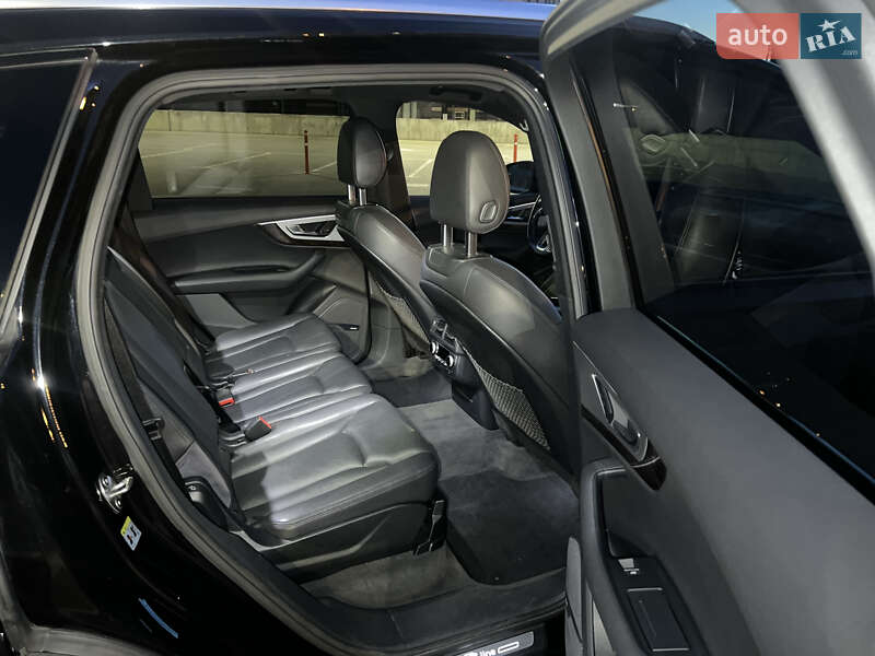 Внедорожник / Кроссовер Audi Q7 2016 в Киеве