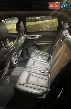 Внедорожник / Кроссовер Audi Q7 2016 в 