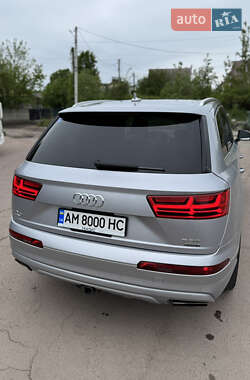 Внедорожник / Кроссовер Audi Q7 2016 в 