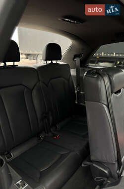 Внедорожник / Кроссовер Audi Q7 2016 в 