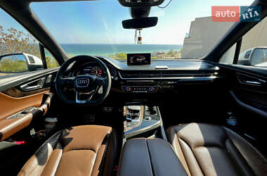 Позашляховик / Кросовер Audi Q7 2016 в 