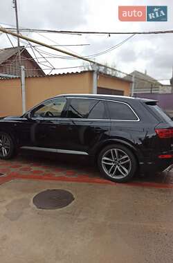 Позашляховик / Кросовер Audi Q7 2017 в Ананьїві