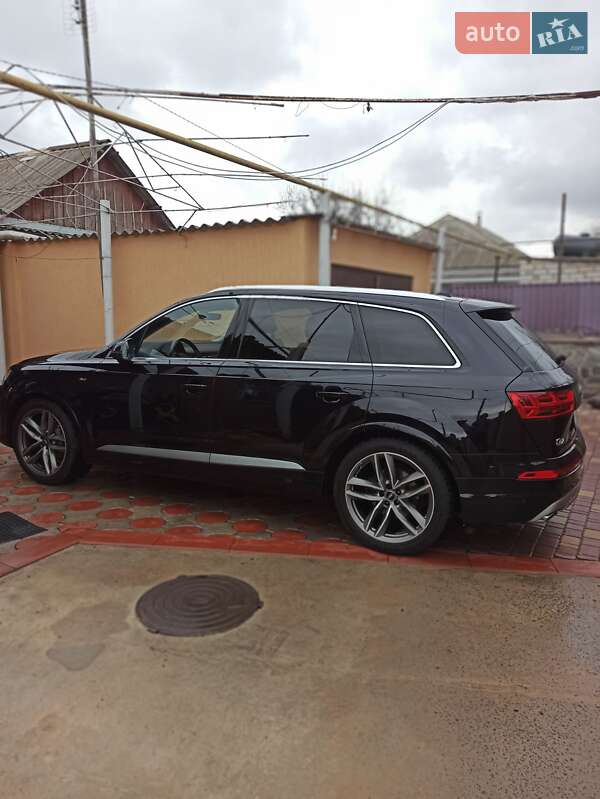 Внедорожник / Кроссовер Audi Q7 2017 в Ананьеве