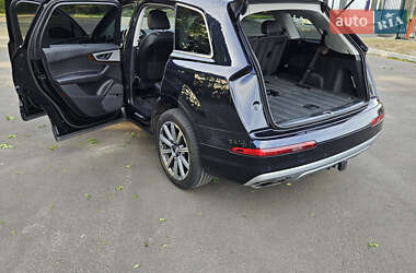 Внедорожник / Кроссовер Audi Q7 2017 в 