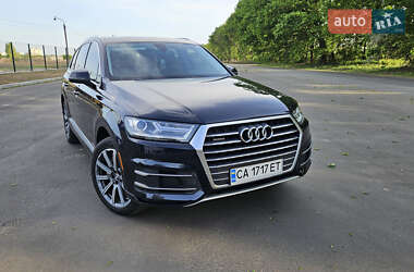 Внедорожник / Кроссовер Audi Q7 2017 в 