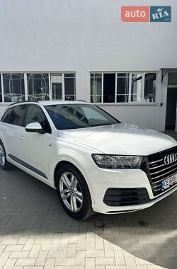 Внедорожник / Кроссовер Audi Q7 2017 в 