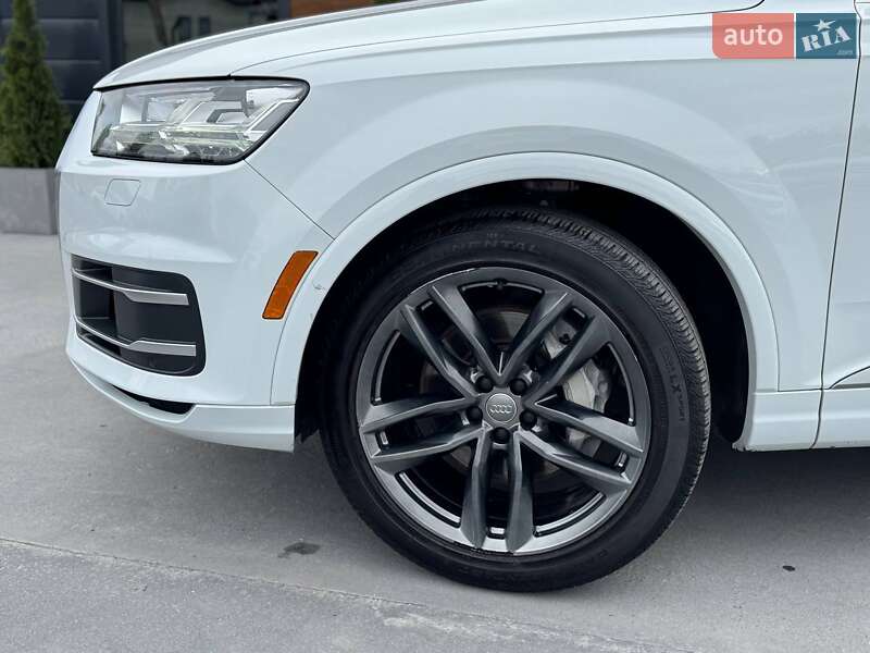 Позашляховик / Кросовер Audi Q7 2017 в Рівному