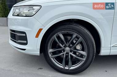 Внедорожник / Кроссовер Audi Q7 2017 в 
