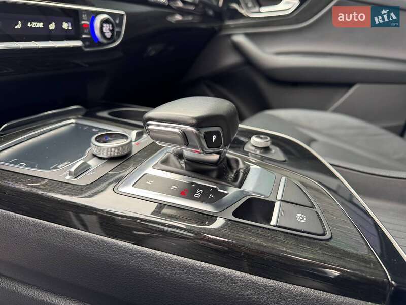 Позашляховик / Кросовер Audi Q7 2017 в Рівному