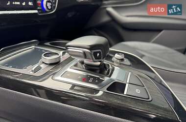 Внедорожник / Кроссовер Audi Q7 2017 в 