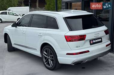 Внедорожник / Кроссовер Audi Q7 2017 в 