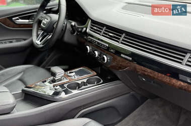 Позашляховик / Кросовер Audi Q7 2016 в 