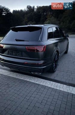 Внедорожник / Кроссовер Audi Q7 2018 в 