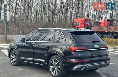 Позашляховик / Кросовер Audi Q7 2022 в 
