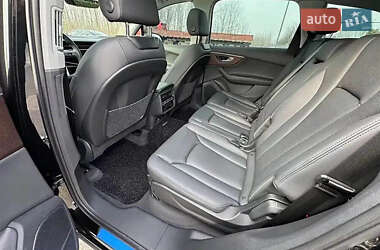 Позашляховик / Кросовер Audi Q7 2022 в 