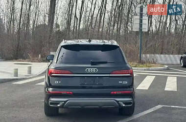 Позашляховик / Кросовер Audi Q7 2022 в 