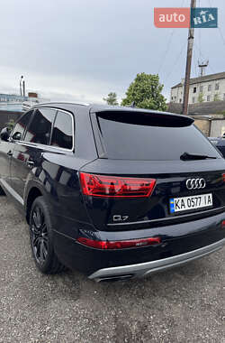 Позашляховик / Кросовер Audi Q7 2016 в 