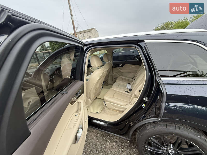 Внедорожник / Кроссовер Audi Q7 2016 в Киеве