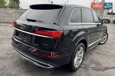 Позашляховик / Кросовер Audi Q7 2022 в 