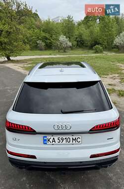 Внедорожник / Кроссовер Audi Q7 2022 в 