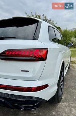 Внедорожник / Кроссовер Audi Q7 2022 в 