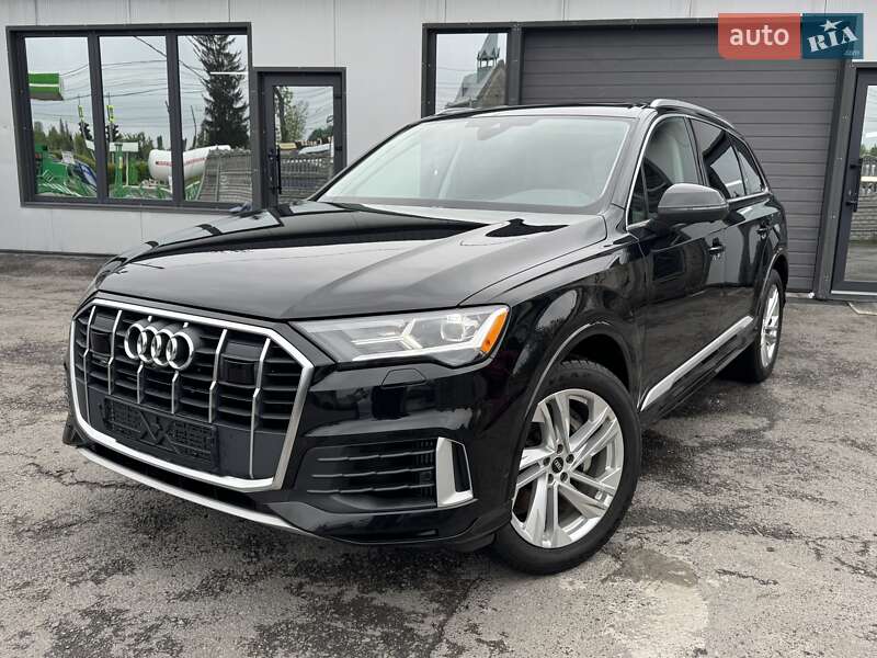 Позашляховик / Кросовер Audi Q7 2022 в 