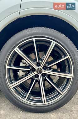 Внедорожник / Кроссовер Audi Q7 2022 в 