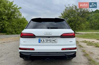 Внедорожник / Кроссовер Audi Q7 2022 в 