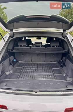Внедорожник / Кроссовер Audi Q7 2022 в 