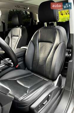 Позашляховик / Кросовер Audi Q7 2019 в 