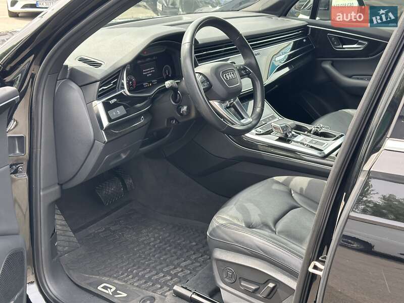 Внедорожник / Кроссовер Audi Q7 2020 в Киеве