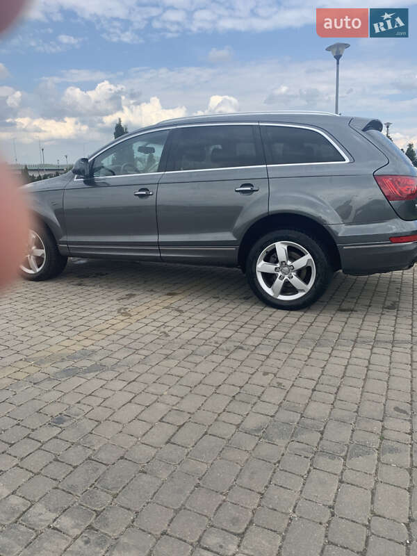 Позашляховик / Кросовер Audi Q7 2013 в Шептицькому