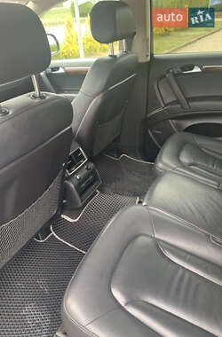 Позашляховик / Кросовер Audi Q7 2013 в 