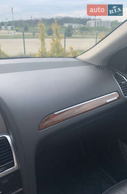 Позашляховик / Кросовер Audi Q7 2013 в Шептицькому