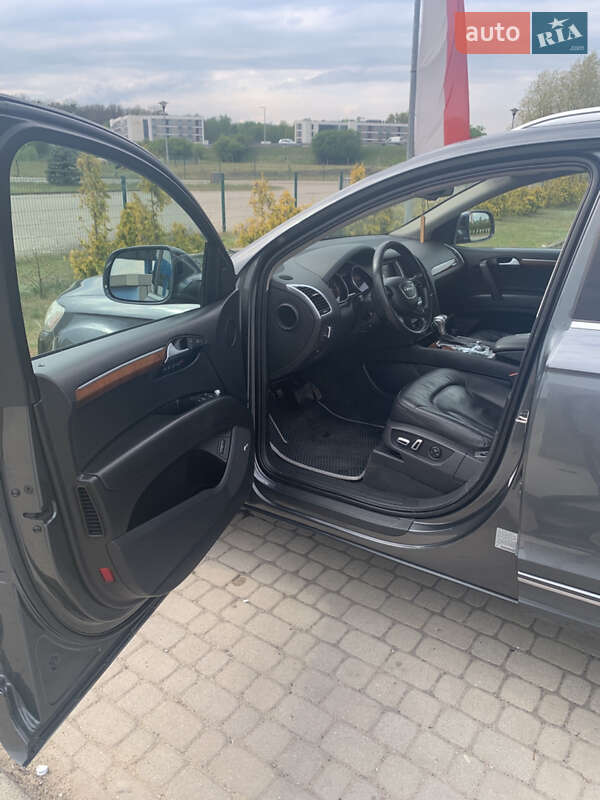 Позашляховик / Кросовер Audi Q7 2013 в Шептицькому