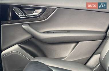 Внедорожник / Кроссовер Audi Q7 2016 в 