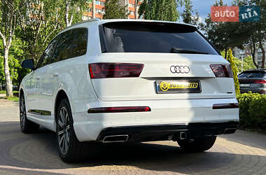 Внедорожник / Кроссовер Audi Q7 2016 в 