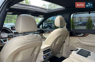 Внедорожник / Кроссовер Audi Q7 2016 в 