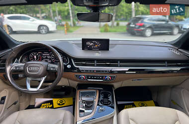 Внедорожник / Кроссовер Audi Q7 2016 в 