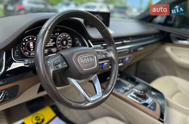 Внедорожник / Кроссовер Audi Q7 2016 в 