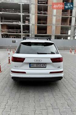 Позашляховик / Кросовер Audi Q7 2016 в 