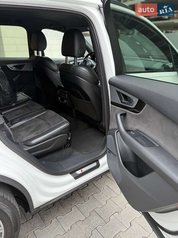 Внедорожник / Кроссовер Audi Q7 2016 в Киеве