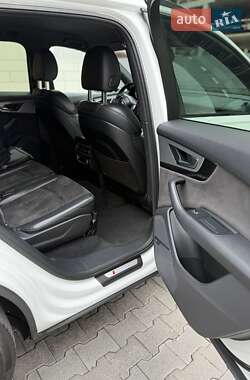 Позашляховик / Кросовер Audi Q7 2016 в 
